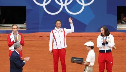 外媒盛赞郑钦文：冷静，聪明，现学现用掐住对手死穴