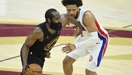 开云直播-季后赛级别的较量！残阵骑士用行动证明分区第一也不过如此