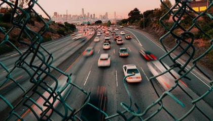 华体会体育体验：让热血在每一次出发中绽放